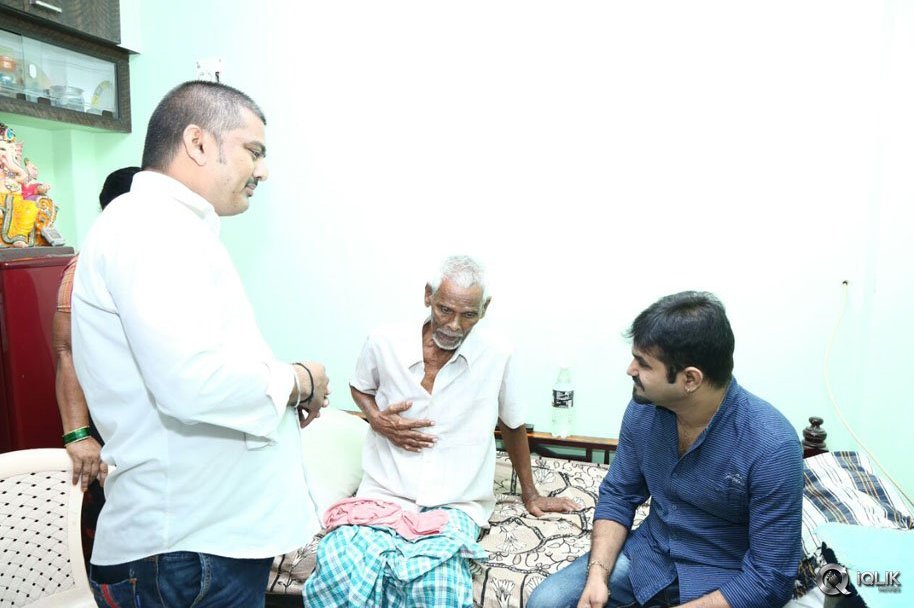 Chalaki-Chanti-Meet-99years-Old-Fan